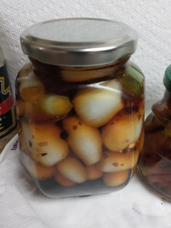 A picture of Old Fashioned Pub Pickled Onions.