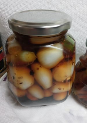 A picture of Old Fashioned Pub Pickled Onions.