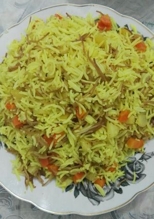 صورة لوصفة رز بالشعيريه والجزر والبطاطا