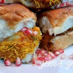 Dabeli A picture of Dabeli.
