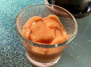 Una foto de helado papaya