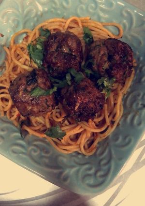 A picture of Italian spaghetti meat balls.