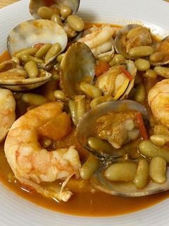 Una foto de Verdinas con langostinos y almejas
