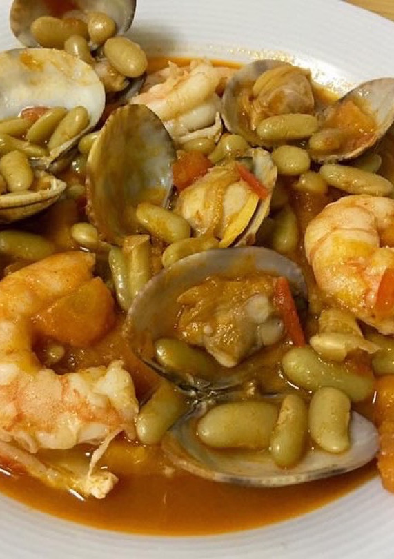 Una foto de Verdinas con langostinos y almejas