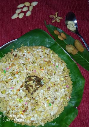 रबडी घेवर (rabadi ghevar recipe in marathi) रेसिपी चे मुख्य फोटो 
