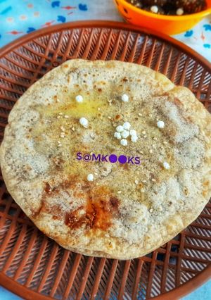 पारंपरिक - गुळाची पोळी / तिळ गूळ पोळी (Tilgul Poli Recipe In Marathi) रेसिपी चे मुख्य फोटो 