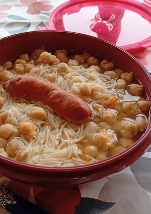 Foto principal de Garbanzos con Fideos y Chorizo