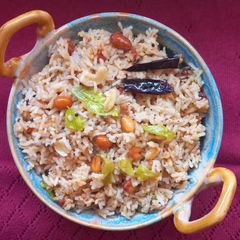 A picture of Til Rice.