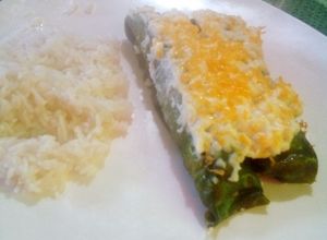 Una foto de Panqueques de espinaca rellenos de pollo y queso cheddar