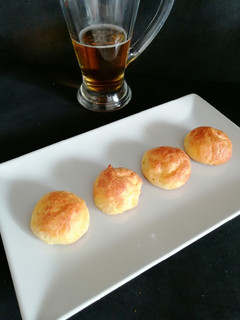 Una foto de Mini buñuelos de queso Edam