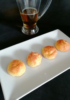Una foto de Mini buñuelos de queso Edam