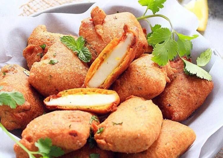 Every one fav indian cottage cheese paneer fritters(pakoda)