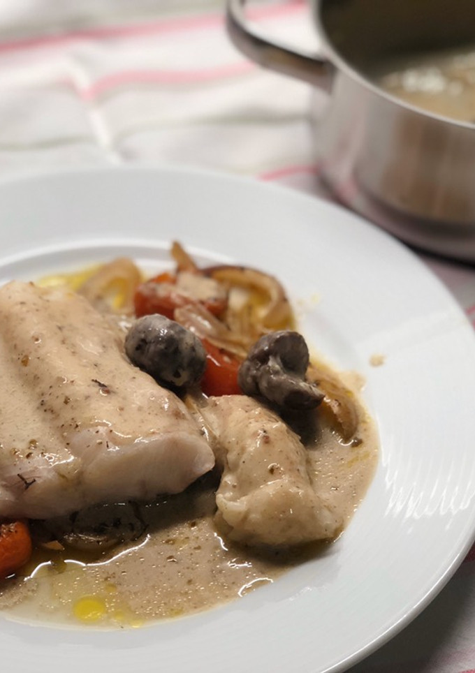 Una foto de Merluza en salsa de castañas