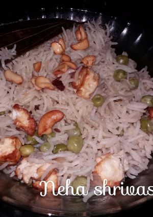 A picture of Kaju matar paneer pulav.