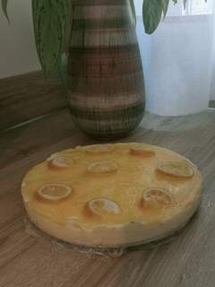 Una foto de 🎂Tarta de nata 🍦 y crema de limón 🍋