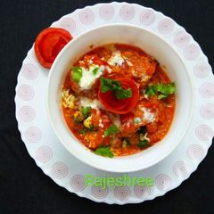 A picture of Stuff tomato with spicy gravy.