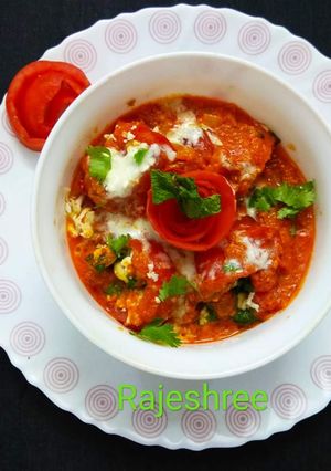 A picture of Stuff tomato with spicy gravy.