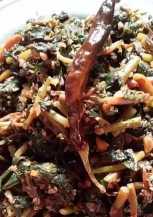 ভোজবাড়ি স্টাইলে লাল শাক ভাজা (bhojbari style laal saag bhaja recipe in Bengali) রেসিপির প্রধান ছবি