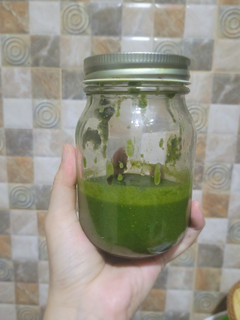 A picture of Hari chutney.