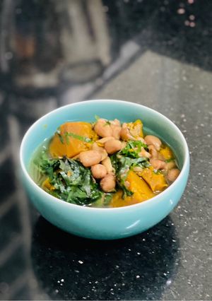 Hình của món Canh Bí Đỏ Đậu Phộng Lá Lốt.