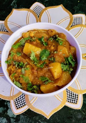 A picture of Mixed Matar Dal, Veggies.