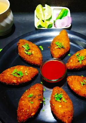 क्रिस्पी पौटेटो पीनट कटलेट (Crispy Potato peanut cutlet recipe in Hindi) रेसिपी मुख्य फोटो