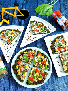 પાલક પનીર પીઝા (Palak Paneer Pizza recipe in Gujarati) રેસીપી મુખ્ય ફોટો