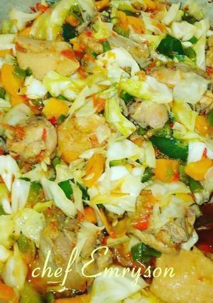 A picture of Chicken vegetable sauce.
