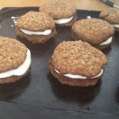 A picture of Oatmeal cookie.