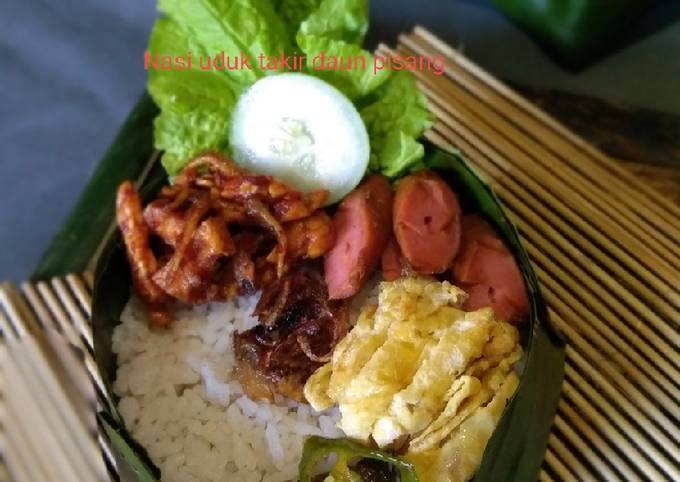 Nasi uduk takir daun pisang