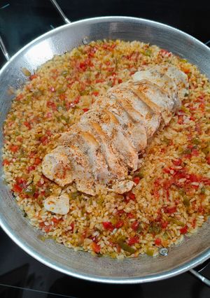 Una foto de Arroz socarret de pechuga de pollo