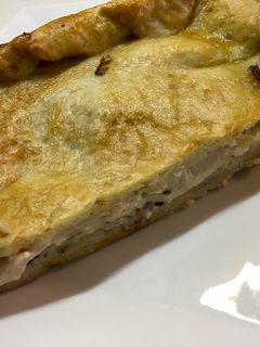 Una foto de Empanada de pollo especiado con bechamel