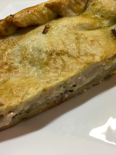 Una foto de Empanada de pollo especiado con bechamel