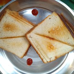 A picture of Aalu ke toast.