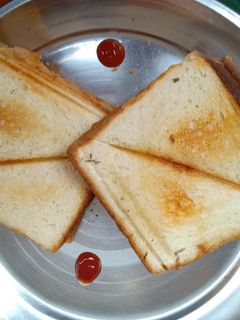 A picture of Aalu ke toast.