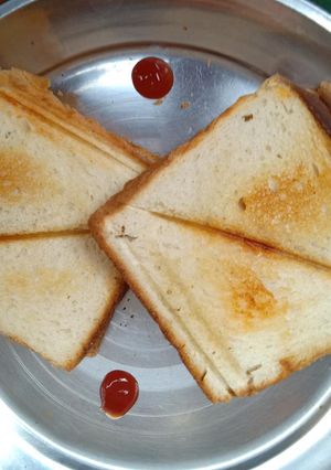 A picture of Aalu ke toast.