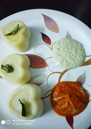 A picture of Heart shaped idli.