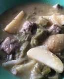 Bistec en salsa verde con papas y nopales