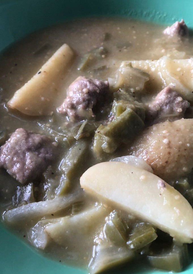 Una foto de Bistec en salsa verde con papas y nopales