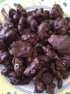 Una foto de Nueces cubiertas de chocolate