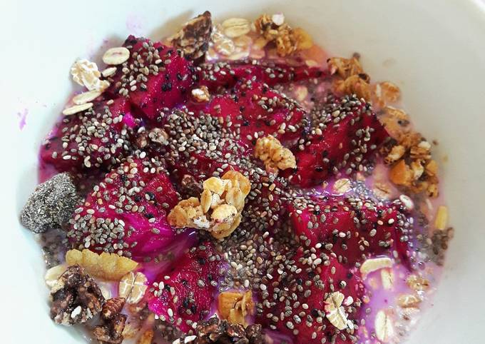 Sarapan simple dan sehat : Dragonfruit Muesli