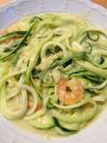 Tallarines de zapallito italiano con camarones
