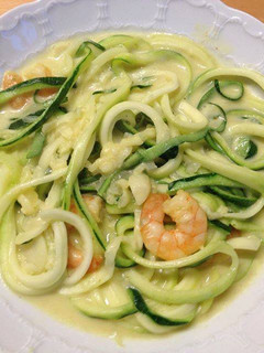 Una foto de Tallarines de zapallito italiano con camarones