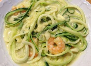 Una foto de Tallarines de zapallito italiano con camarones