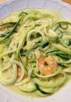 Una foto de Tallarines de zapallito italiano con camarones
