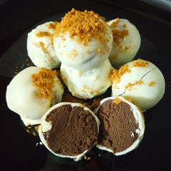 A picture of Cheese Biscuit Truffles.