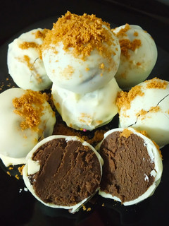 A picture of Cheese Biscuit Truffles.