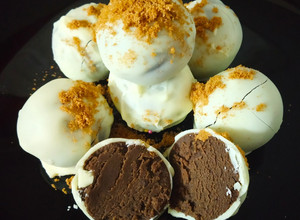 A picture of Cheese Biscuit Truffles.