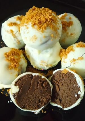 A picture of Cheese Biscuit Truffles.