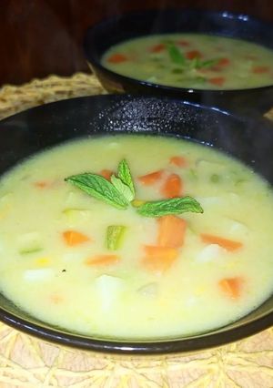 صورة لوصفة شوربة الخضار الكريمية (بدون كريمة)👩🏻‍🍳🍲🧅🌽🍠🥔